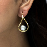 Pearl On The Waves Silver Earring