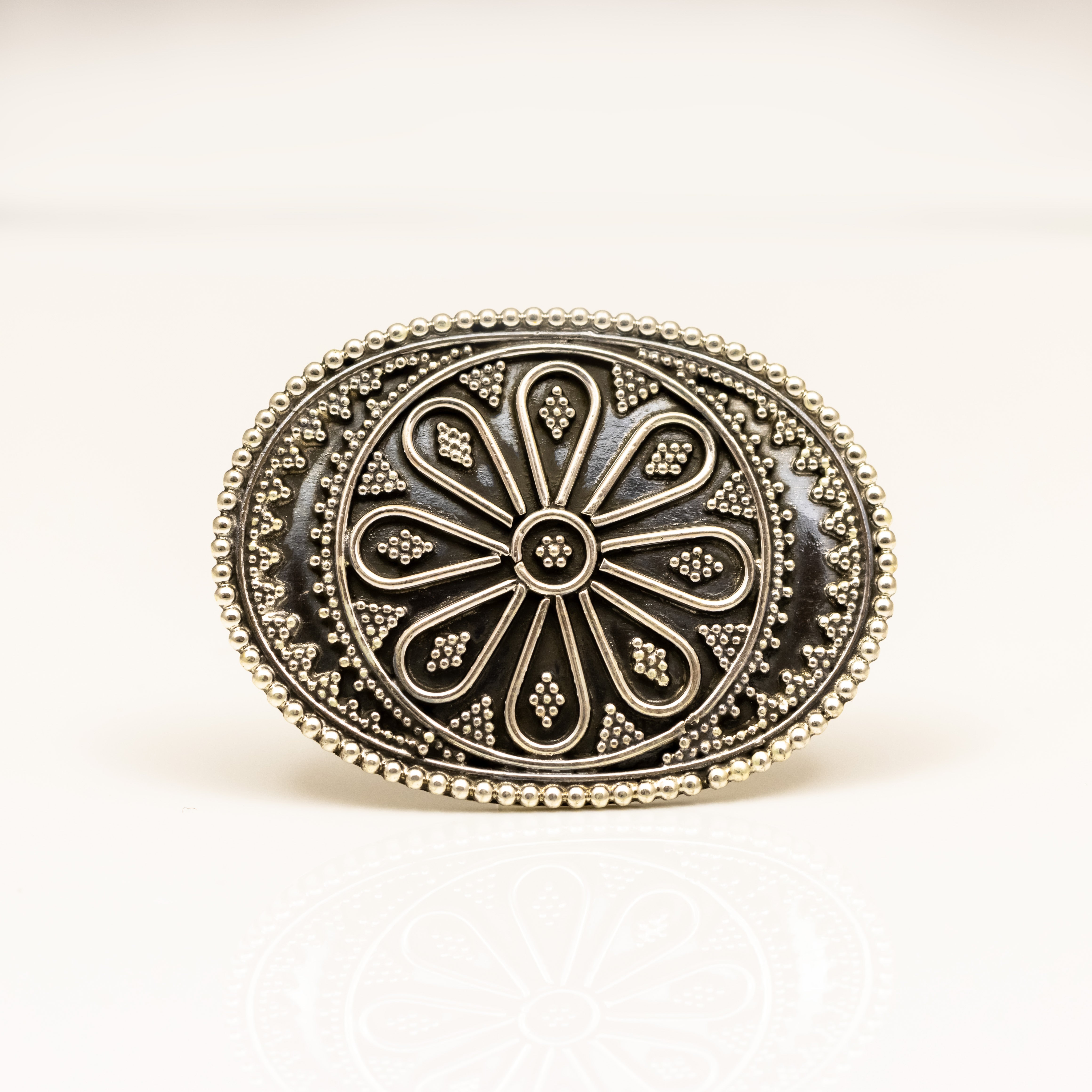 Classic Daana Detailed Ring