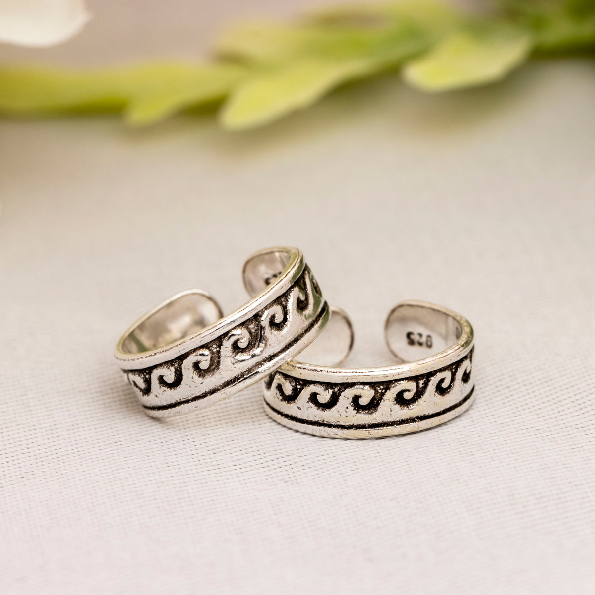 Intricate Chitai Toe-Ring